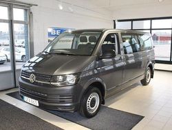 Grå Begagnad 2017 VW Caravelle Minibuss | 239 000 kr (Marknadspris)