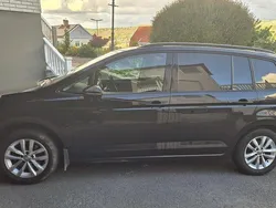 Svart Begagnad 2017 VW Touran Minibuss | 179 000 kr (Marknadspris)