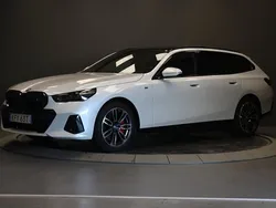 Vit (mineralvit metallic) Begagnad 2024 BMW i5 Comfort Edition Sedan | 798 000 kr