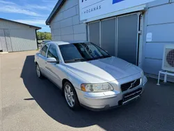 Ljusgrå Begagnad 2004 Volvo S60 Kinetic Sedan | 39 900 kr (Marknadspris)
