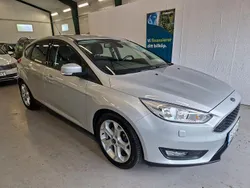 Grå Begagnad 2017 Ford Focus Halvkombi | 99 800 kr