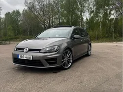 Grå Begagnad 2016 VW Golf VII R Kombi | 239 000 kr (Marknadspris)