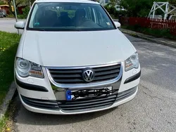 Vit Begagnad 2008 VW Touran Conceptline Minibuss | 30 000 kr