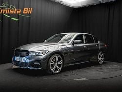 Grå Begagnad 2020 BMW 330e M Sport Sedan | 319 600 kr (Marknadspris)