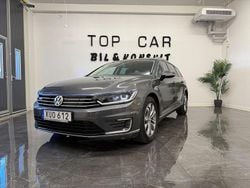 Mörkgrå (grå) Begagnad 2017 VW Passat Executive Kombi | 159 900 kr (Marknadspris)