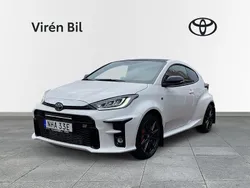 Vit Begagnad 2023 Toyota Yaris Halvkombi | 435 000 kr (Marknadspris)