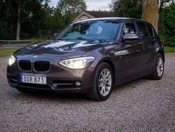 Brun Begagnad 2015 BMW 118 Sport Line Halvkombi | 135 000 kr (Marknadspris)