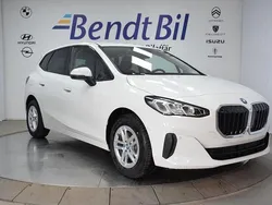 Vit Ny 2024 BMW 225 M Sport Halvkombi | 469 500 kr (Marknadspris)
