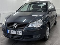 Mörkgrå Begagnad 2005 VW Polo Trendline Halvkombi | 38 500 kr (Marknadspris)