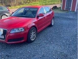 Röd Begagnad 2009 Audi A3 Sportback Attraction Halvkombi | 25 000 kr (Marknadspris)