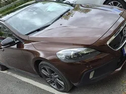 Brun Begagnad 2016 Volvo V40 CC Momentum Kombi | 152 000 kr (Bra pris)