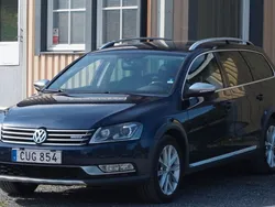 Mörkblå (blå) Begagnad 2015 VW Passat Alltrack Kombi | 119 900 kr (Marknadspris)