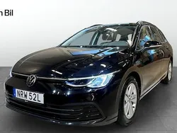 Svart (deep black pearl) Begagnad 2022 VW Golf VIII Life Kombi | 259 900 kr (Marknadspris)