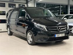 Svart (obsidiansvart metallic) Begagnad 2017 Mercedes Vito Minibuss | 349 900 kr