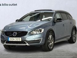 Ljusblå Begagnad 2018 Volvo V60 CC Standard Kombi | 214 900 kr (Bra pris)