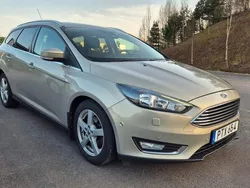 Grå Begagnad 2014 Ford Focus Titanium Kombi | 69 900 kr (Marknadspris)