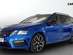 Blå (blue) Begagnad 2019 Skoda Octavia RS Kombi | 204 900 kr (Marknadspris)