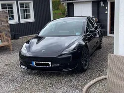 Svart Begagnad 2020 Tesla Model 3 Standard Range Plus Sedan | 230 000 kr (Bra pris)