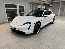 Vit Begagnad 2023 Porsche Taycan Sport Turismo Sedan | 789 900 kr (Bra pris)