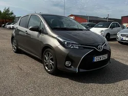 Mörkgrå Begagnad 2016 Toyota Yaris Active Halvkombi | 109 500 kr (Marknadspris)