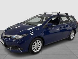 Mörkblå Begagnad 2016 Toyota Auris Touring Sports Active Kombi | 144 900 kr (Marknadspris)