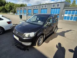 Svart Begagnad 2012 VW Caddy Minibuss | 45 000 kr (Superpris)