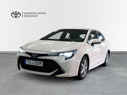Vit Begagnad 2022 Toyota Corolla Active Halvkombi | 229 900 kr (Marknadspris)