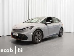 Ljusgrå (vaporgrau) Begagnad 2024 Cupra Born Halvkombi | 299 500 kr (Marknadspris)