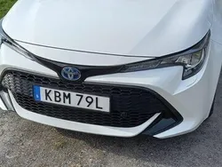 Vit Begagnad 2020 Toyota Corolla Hybrid Active Halvkombi | 195 000 kr (Bra pris)