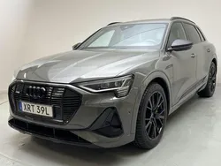 Grå Begagnad 2022 Audi e-tron Advanced SUV | 439 000 kr (Bra pris)