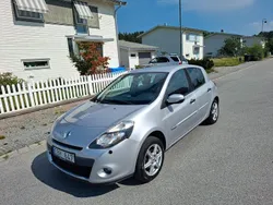 Silver (silvermet) Begagnad 2010 Renault Clio II Halvkombi | 29 900 kr (Marknadspris)