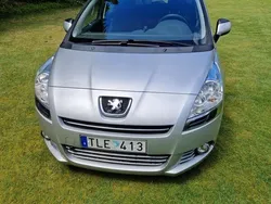 Grå Begagnad 2012 Peugeot 5008 Minibuss | 55 000 kr (Bra pris)