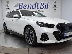 Vit Begagnad 2025 BMW i5 M Sport Sedan | 749 500 kr (Marknadspris)