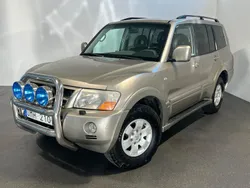 Silver Begagnad 2004 Mitsubishi Pajero SUV | 59 900 kr (Dyr)