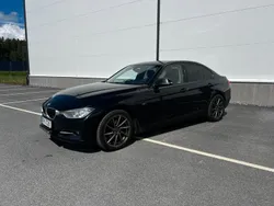 Svart Begagnad 2014 BMW 320 Sport Line Sedan | 95 000 kr (Superpris)