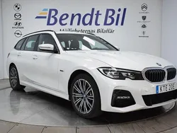 Vit Begagnad 2022 BMW 330e M Sport Kombi | 339 500 kr (Marknadspris)