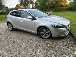 Silver Begagnad 2014 Volvo V40 Kinetic Kombi | 89 000 kr (Marknadspris)