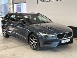 Mörkblå Begagnad 2020 Volvo V60 Momentum Kombi | 229 900 kr (Marknadspris)