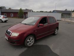 Mörkröd Begagnad 2005 Skoda Fabia Halvkombi | 18 000 kr (Dyr)