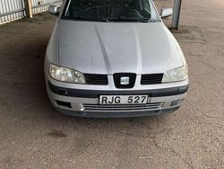 Grå Begagnad 2000 Seat Cordoba Sedan | 21 500 kr