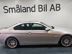 Ljusgrå Begagnad 2007 BMW 335 Comfort Edition Sportkupé | 189 900 kr (Lite dyr)