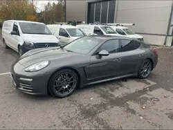 Grå Begagnad 2017 Porsche Panamera 4 Sedan | 429 000 kr