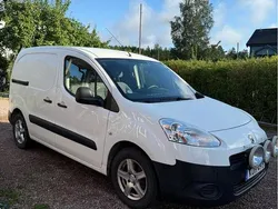 Vit Begagnad 2014 Peugeot Partner Minibuss | 65 000 kr (Marknadspris)