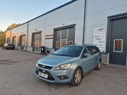 Grå Begagnad 2010 Ford Focus Titanium Kombi | 28 900 kr (Marknadspris)
