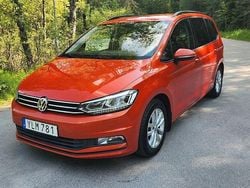 Orange Begagnad 2017 VW Touran Minibuss | 109 900 kr (Bra pris)