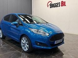 Blå Begagnad 2013 Ford Fiesta Halvkombi | 62 000 kr (Superpris)