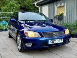 Blå Begagnad 2001 Lexus IS200 Sport Line Sedan | 50 000 kr