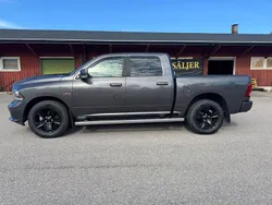Mörkgrå (grå) Begagnad 2016 RAM 1500 Pickup | 359 000 kr (Lite dyr)