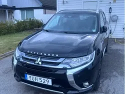 Svart Begagnad 2018 Mitsubishi Outlander P-HEV SUV | 169 000 kr (Marknadspris)