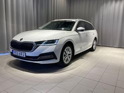 Vit Begagnad 2023 Skoda Octavia Kombi | 254 900 kr (Marknadspris)